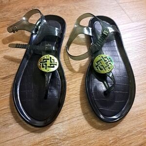 Stylish Jelly Sandals Blackish Gray Gold Accent Black Footbed Women's Medium 8